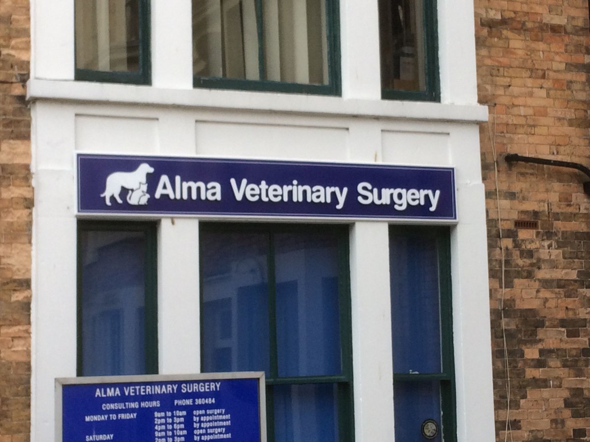SXScarborough's tweet photo. Alma Veterinary surgery looking #professional and #smart with the new sign made from #polished #whiteacrylic #standoffs on a #directprinted #aluminiumcompositematerial #fascia. Love the #3D effect of the animals....
Details in comments on large format digital print facility. https://t.co/sXVErzQuUh