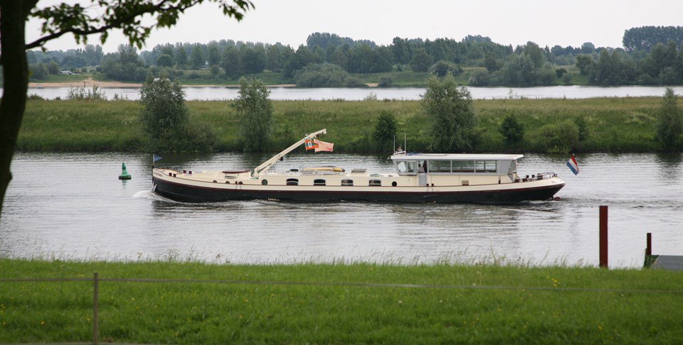 🚨 Per 1 januari 2019 geldt een certificatieplicht voor drijvende werktuigen ongeacht lengte en pleziervaartuigen van 20 meter of langer. Zorg dat je het binnenvaartcertificaat op tijd aanvraagt. Lees verder ➡️ mi8.ly/3gyerw