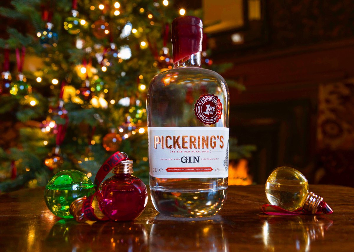 31DOVER's tweet photo. Imagin a christmas where the neighbours are finally envious of YOUR decorations 🎄 Well, @pickeringsgin are making this a reality in homes all over the nation with their gin-filled baubles. Lightweight and colourful, grab a set (or 2) here: https://t.co/Q0rJAgdswJ #tipsytree ✨ https://t.co/ssuktXYzwE