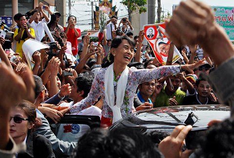 Peoples of #Myanmar support #AungSanSuuKyi  NOT because of the international medals and prizes she earned, but  because of her unyielding commitment to the nations' interests. #DYM, #Rakhine