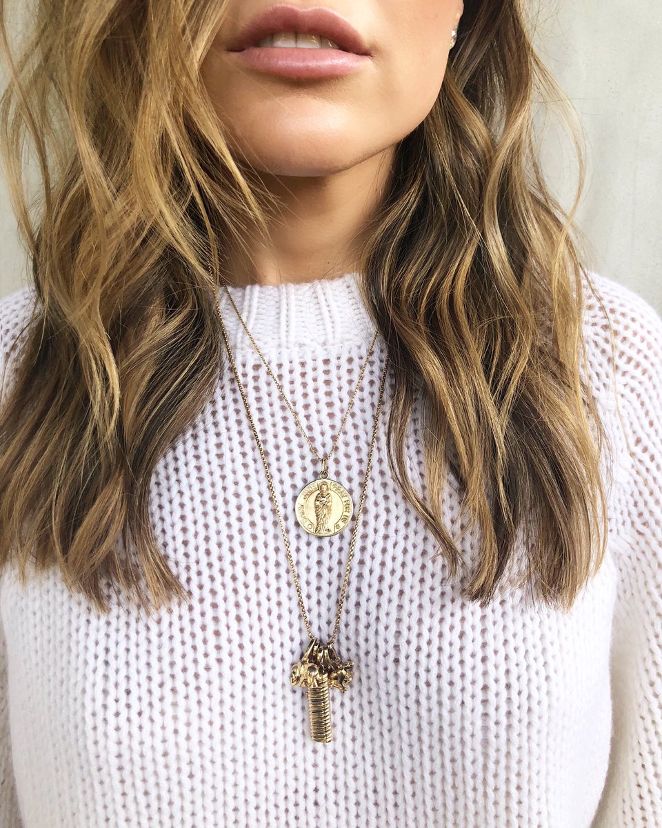 NikkiLee901's tweet image. Pretending it’s sweater weather. ✨ Fresh cut for this babe. ✂️ #901girl #ninezeroone