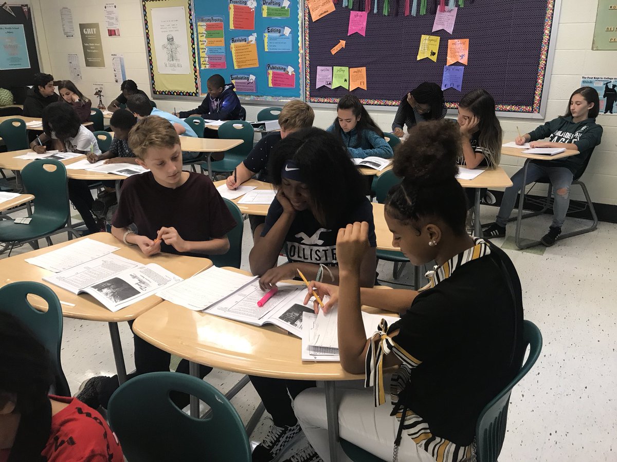 Mrs_RogersTMS's tweet photo. Collaborating on our #reciprocalteaching guides for ‘Thank You, M’am’ by Langston Hughes 📚✏️📋#teamworkmakesthedreamwork #talleypride #BSDpride #chooseBSD https://t.co/it36NG0asX