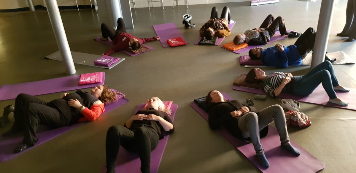 EndBackPainTday's tweet photo. Thank you @terryfurness and @TippeyMarketing for hosting my free #AlexanderTechniqueWeek
#SemiSupine
#LieDown event today @deanclough.
Participants enjoyed the lovely space, the event and I've had requests for a regular class too!
@AlexanderTechUK
@LitmusPR
@TherealBackCare https://t.co/4F9A4aeMoH
