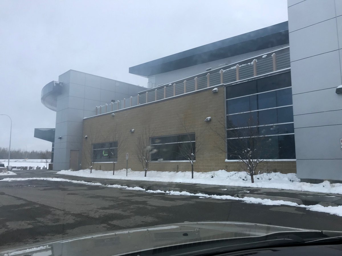 nikita_case's tweet photo. This place saves me the days it's too cold to run outside (and it has smoothies!!). Work it!! https://t.co/XYSWg5Tbyd