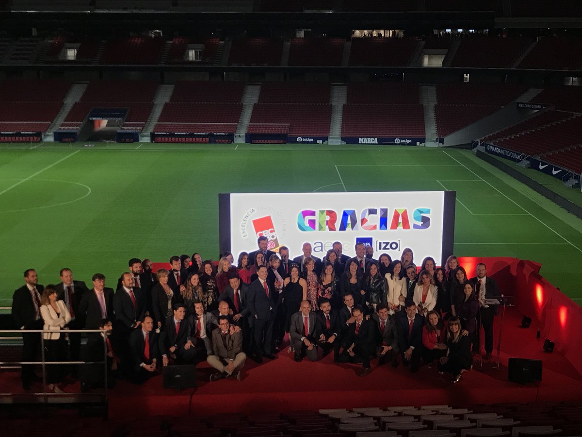 PremiosCRC's tweet photo. El equipo al completo de @bancosantander ¡Gracias por acompañarnos! #PremiosCRC2018 https://t.co/anNiaQWhBq