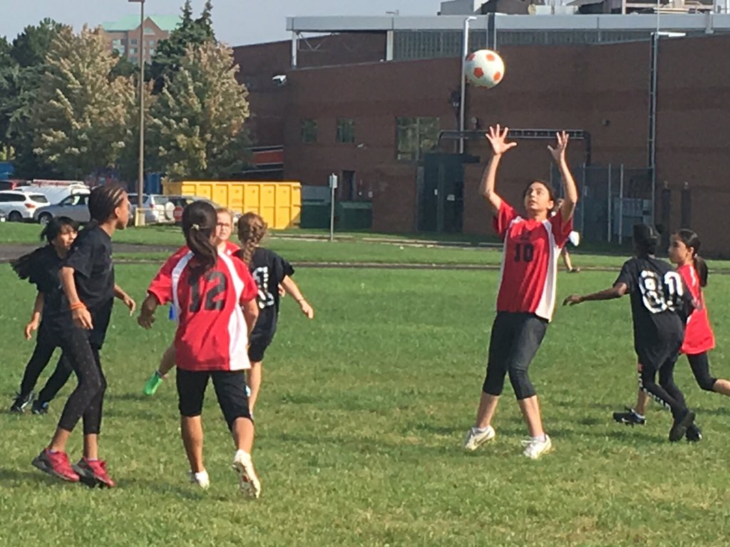 terrymrobinson3's tweet photo. McKee’s Gr 5 Girls are the Borden Ball Division 1 City Champions!🥇 We are so proud of these amazing athletes! They played their hearts out today against two tough opponents. Way to go girls! @TDESAA_TDSB @TDSBLindaCurtis https://t.co/UjEDHDPVpY