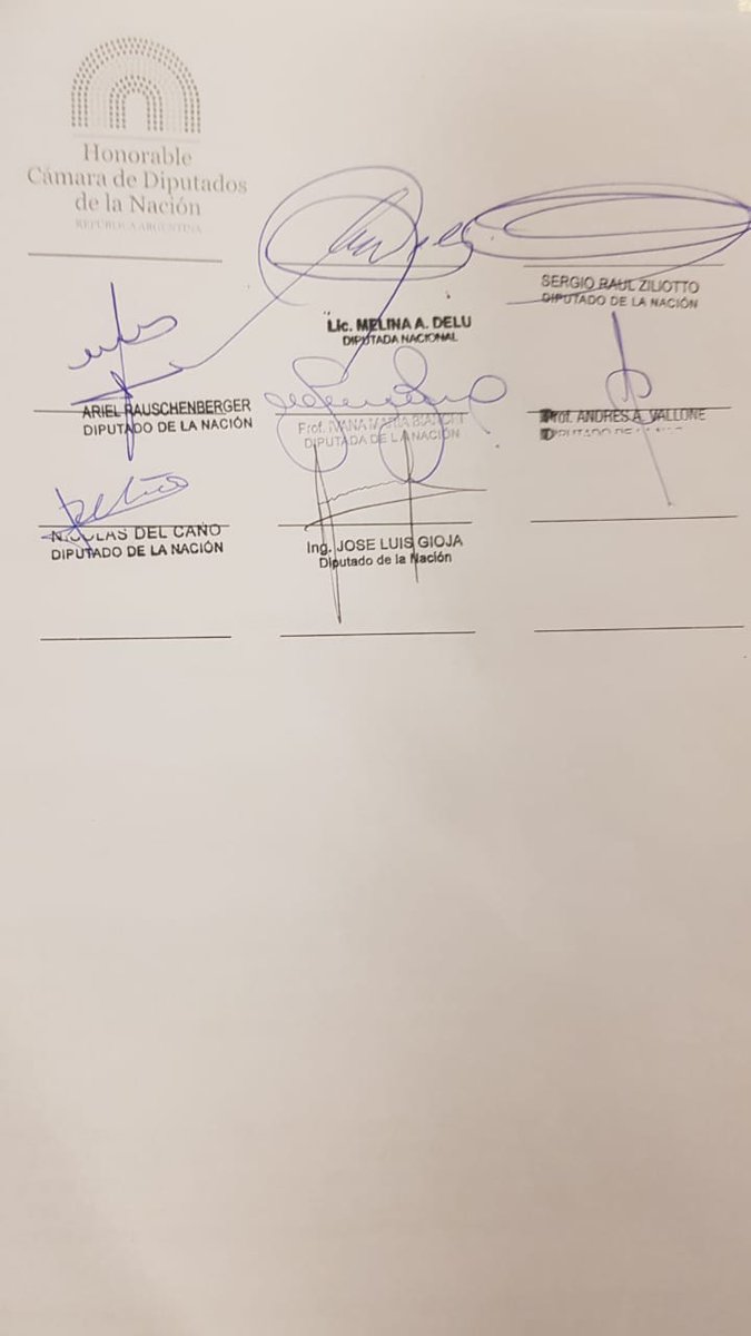 ceciliamoreauok's tweet photo. Todos los bloques opositores solicitamos sesión especial para ponerle un freno a los #Tarifazos 
#MacriParaLaMano no se puede seguir ahogando en deudas a la gente https://t.co/xqe3JD8nFg