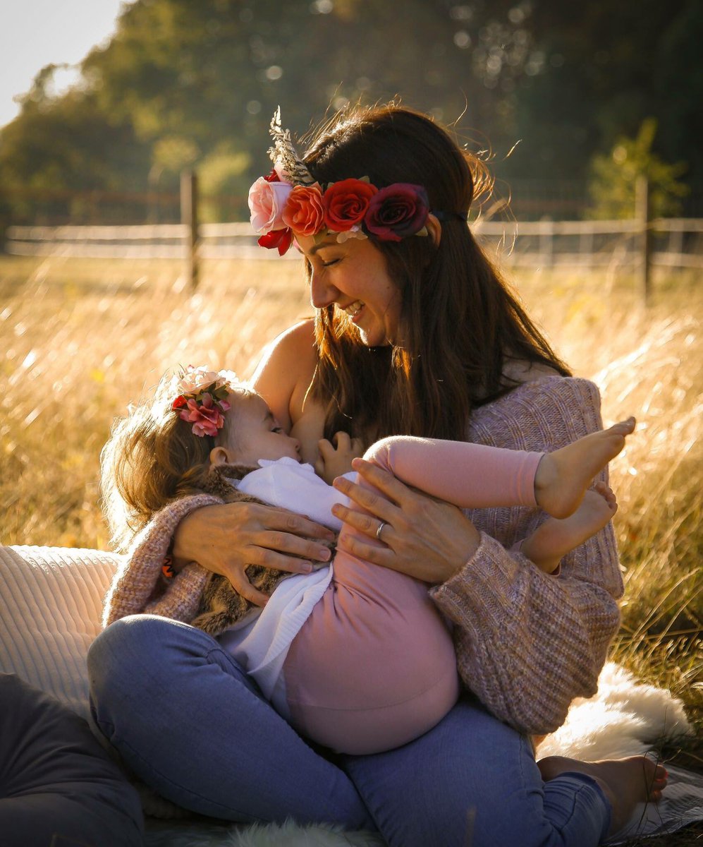 LucyLPhotos's tweet photo. So excited to share these photos of a gorgeous Mama and daughter Rachel and Fran. 😍🤱 Just look at the love ❤️
.
.
.
#lucylawsonphotography #photography #breastfeeding #breastfeedingphotography #breastfeedingphotographer #goldenhour #outdoorlocation #teepee https://t.co/fPdot2nH42