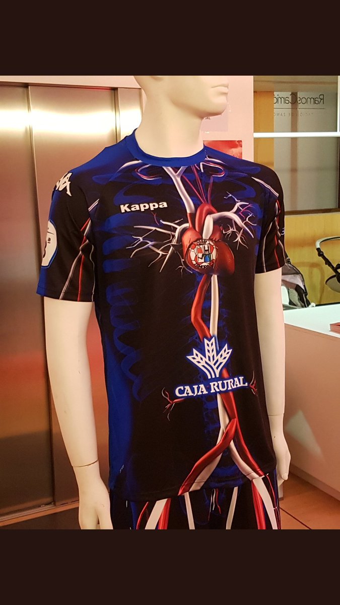 partidazocope's tweet photo. ❤️👕 El @ZCFoficial presenta su tercera equipación #TrajeZamora https://t.co/TKvoyGmmgL