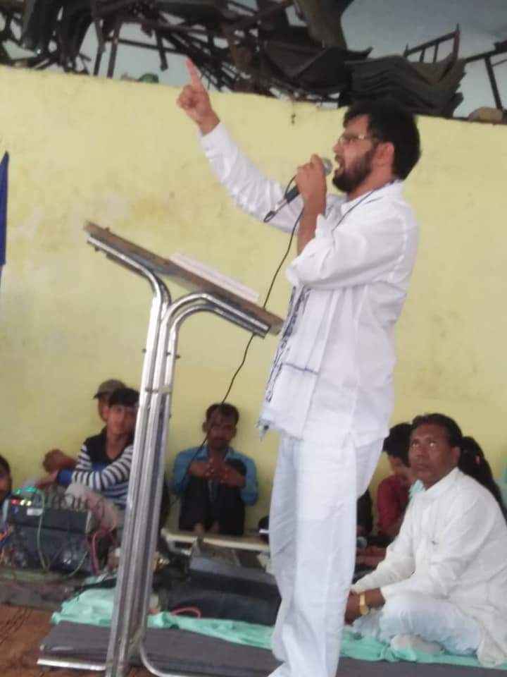 उत्तर प्रदेश के जालौन जिले की उरई विधानसभा में हृदय सम्राट मान्यवर साहेब कांशीराम जी के 12 वे महापरिनिर्वाण दिवस पर मान्यवर कांशीराम साहेब के चरणों में पुष्पांजलि अर्पित करने के बाद कैडर कैम्प के माध्यम से युवाओं में माननीय बहन जी को 2019 में प्रधानमंत्री बनाने के लिए भरा जोश,,,,