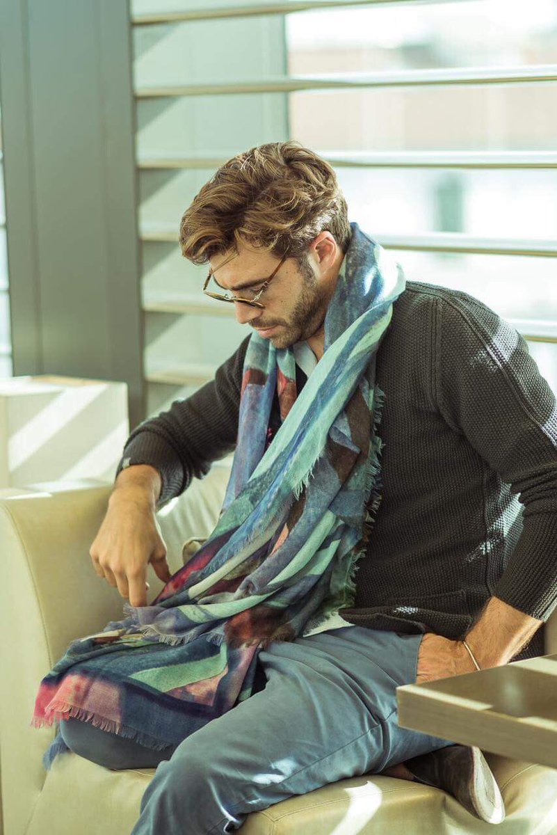 team_amapure's tweet photo. L’àvenir tout tracé prend parfois la tangente.. Et peut faire se croiser deux lignes parallèles qui auraient dû le rester... https://t.co/xMGhGwkLvW #love #cashmere #handmade #unique #foryou #enjoy #stola #always https://t.co/v4hDYA57H1