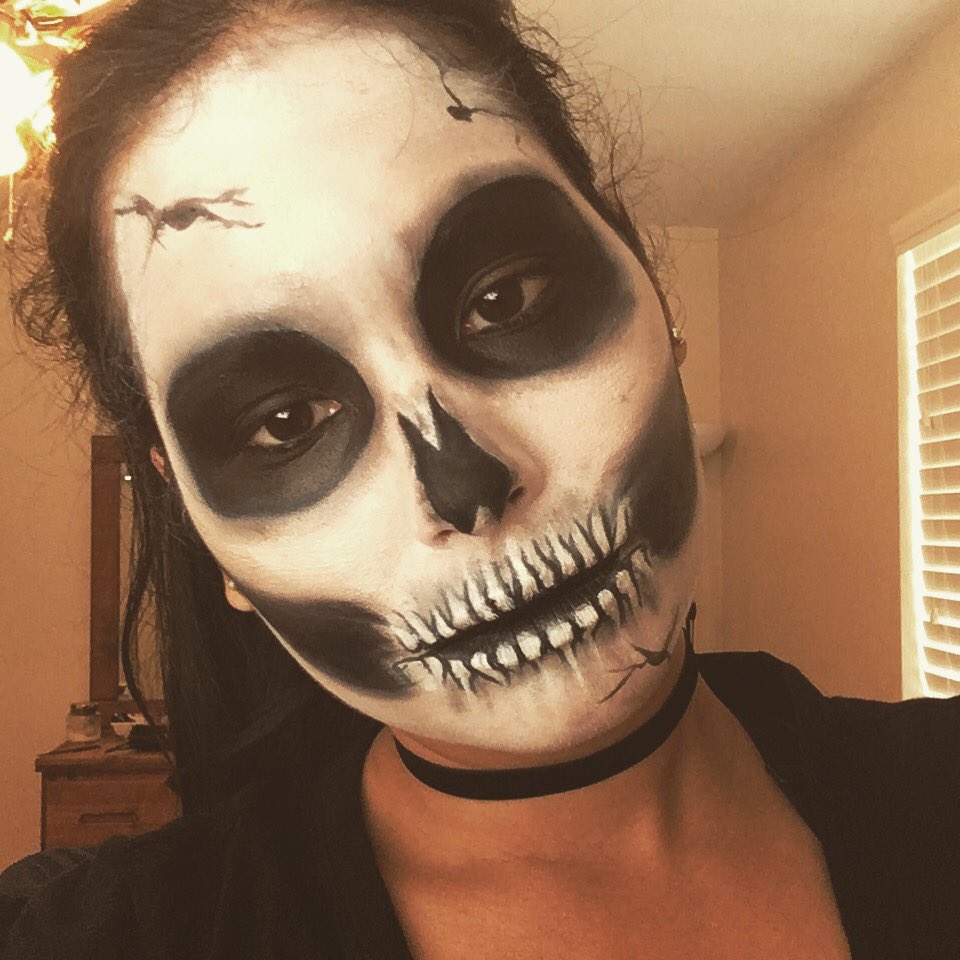 Skull 💀 Makeup for Halloween 🎃 #makeup #makeupartist #makeupartistmiami #miamimakeupartist #mua #muamiami #miamimua #miamimakeup #skull #skullmakeup #halloween #facepainting #readyforhalloween #makeupforhalloween #costume #costumeideas #halloweencostume #halloweencostumeidea
