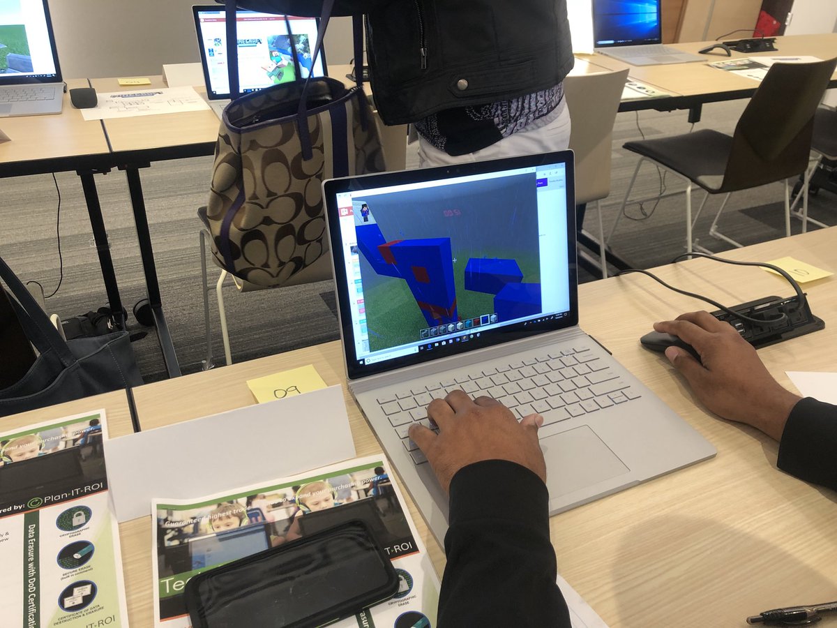 lindyhockenbary's tweet photo. Some of our build battle statues and superheros #minecraftedu @PlayCraftLearn #edtech_k12 @eXploreMSFTEDU #iamec https://t.co/XTCzmSKola