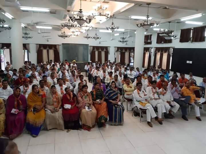 skpatidarBJP's tweet photo. आज झालावाड़ में केंद्रीय मंत्री श्री @gssjodhpur जी, भाजपा संघठन महामंत्री @chshekharbjp जी व लोकप्रिय सांसद महोदय श्री @DushyantDholpur जी ने विधानसभा चुनाव में जीत का मूलमंत्र दिया । @VasundharaBJP
#180plus #RajasthanAssemblyElection2018 https://t.co/6VPrWCoEa2