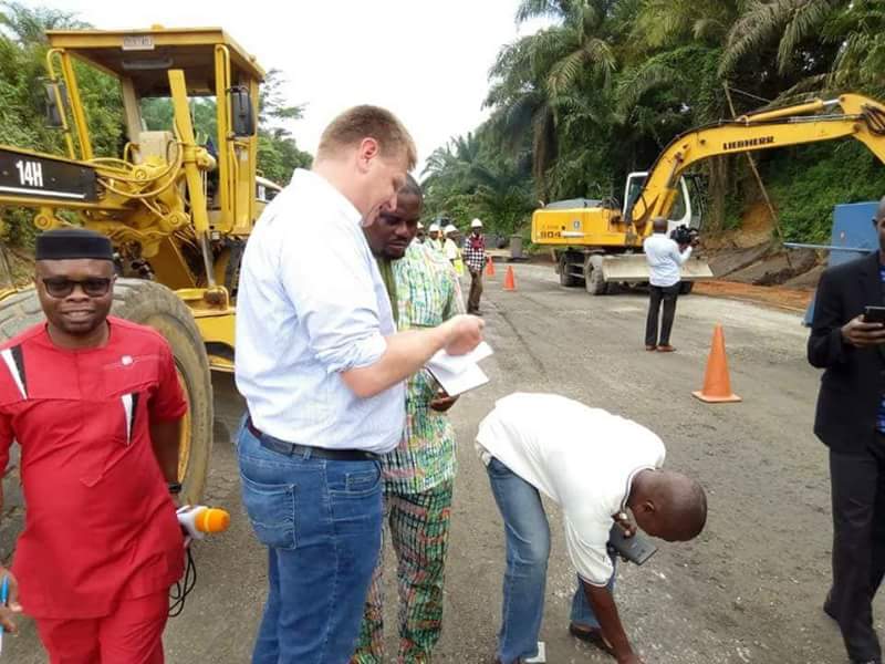 Tinubufrontier's tweet photo. [ PHOTO NEWS ]

Dualisation of Aba-Ikot Ekpene-Itu-Calabar Highway, road connects  Abia, Akwa Ibom and Cross River states. #FGAtWork #YearOfInfrastructure #APC #PMB #Change @deleyewilliams  @FMPWH @tundefashola @APC_ABIA @AkwaIbomAPC @CRiver2019 @SenItaEnang https://t.co/9KboHn1udY