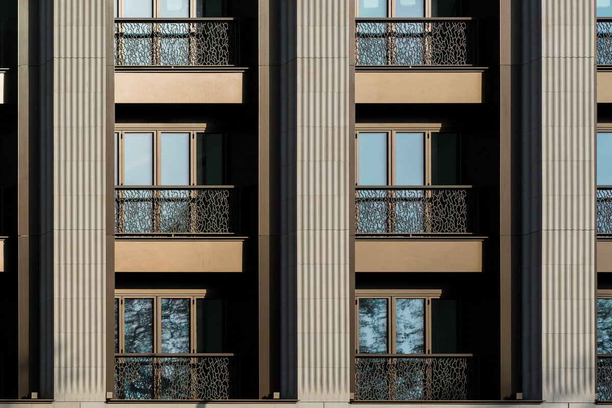 squirepartners's tweet photo. Singapore Tatler lists the top places in #Mayfair driving the creative evolution of London's most luxurious neighbourhood, featuring our #ClargesMayfair project. https://t.co/zdendUuexG @HaberdasheryLTD #martinkempdesign @sgtatler https://t.co/zhpITNmhSM