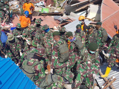 Metro_TV's tweet photo. TNI Temukan 188 Jenazah di Reruntuhan Perumahan Balaroa Palu https://t.co/svOROQ1WCw https://t.co/bojGr81iRY