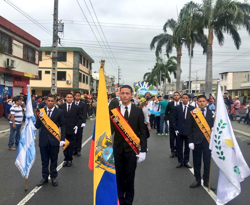 EducacionZ8_Ec's tweet photo. #MásUnidosMásProtegidos es una de las temáticas del desfile estudiantil que presenta hoy @EducacionZ8_Ec por los 198 años de Independencia de Guayaquil. #PorLaEducaiónEc https://t.co/9MWHmQ86Zb