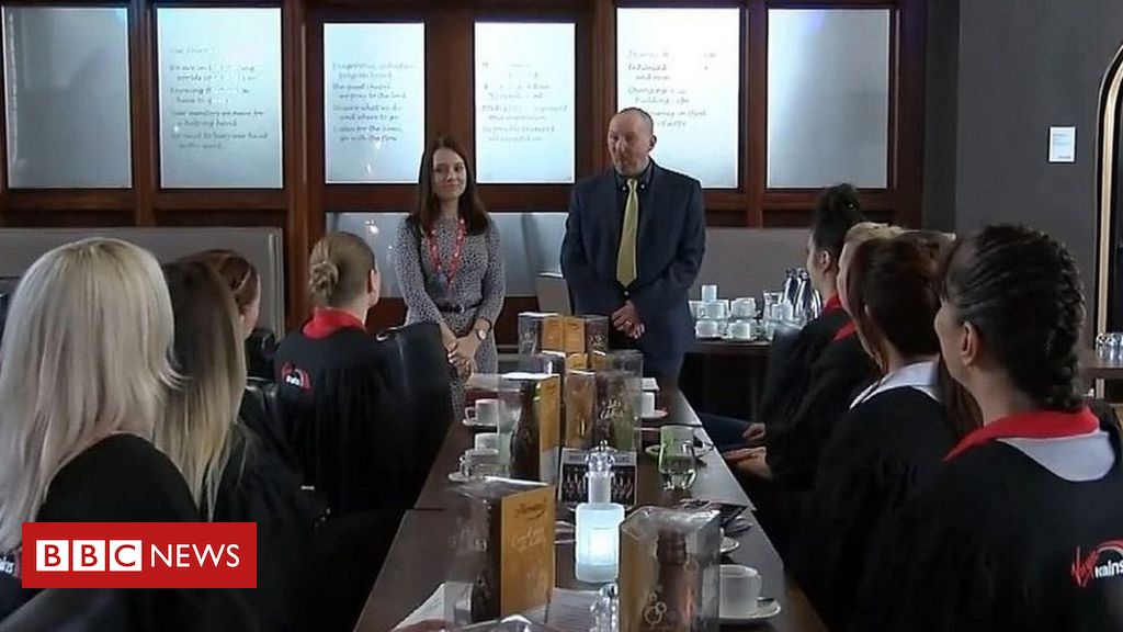 GraduationGown's tweet photo. Great to see our gowns being used by @VirginTrains @VTTalent for their Graduation's for the former prisoner's who are turning their lives around! To have a watch, click the following link:
https://t.co/XWbQeIdtmB
#virgingrads #graduate #graduate2018 #talent #SuccessTRAIN https://t.co/T91EFlwpi5