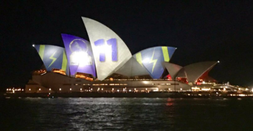 MusicOpera's tweet photo. [DIRECT] Manifestations à l'Opéra de Sydney : la façade de l’opéra vandalisée par une publicité. Que se passe-t-il ? https://t.co/zlg6EnXW6u https://t.co/yXlm5i8UTs
