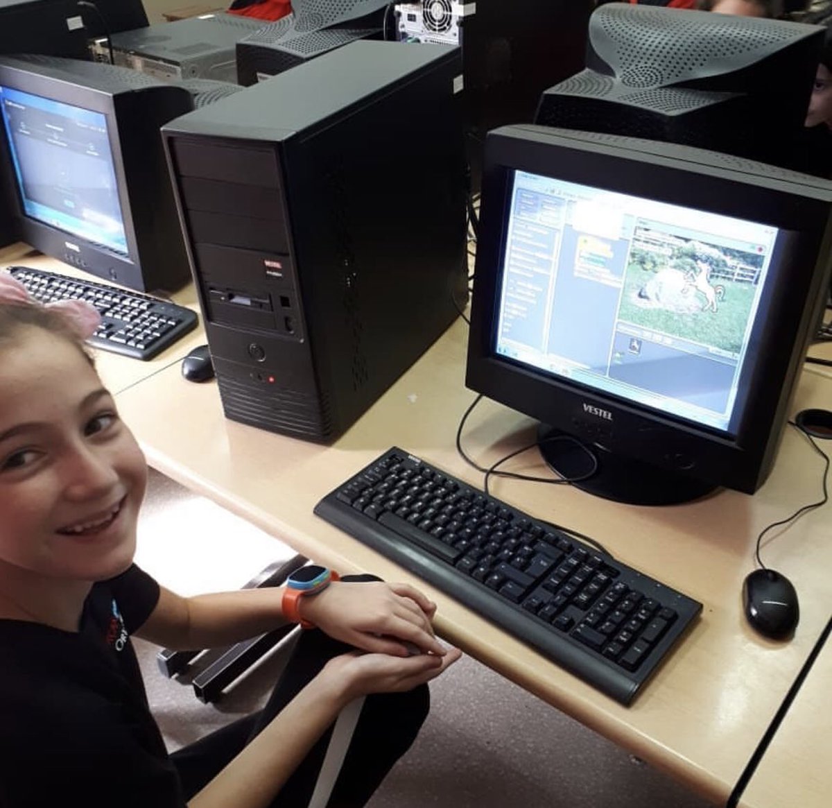 bcekmeceharezmi's tweet image. Akçansa Fatih Sultan Mehmet Ortaokulu’nda Codeweek etkinlikleri kapsamında scratch ile kodluyoruz. @memleventyazici @harezmimodeli @MvkHarezmi #codeweek2018 #codeweekist #CodeweekEU #harezmibuyukcekmece #harezmiegitimmodeli #harezmimodeli