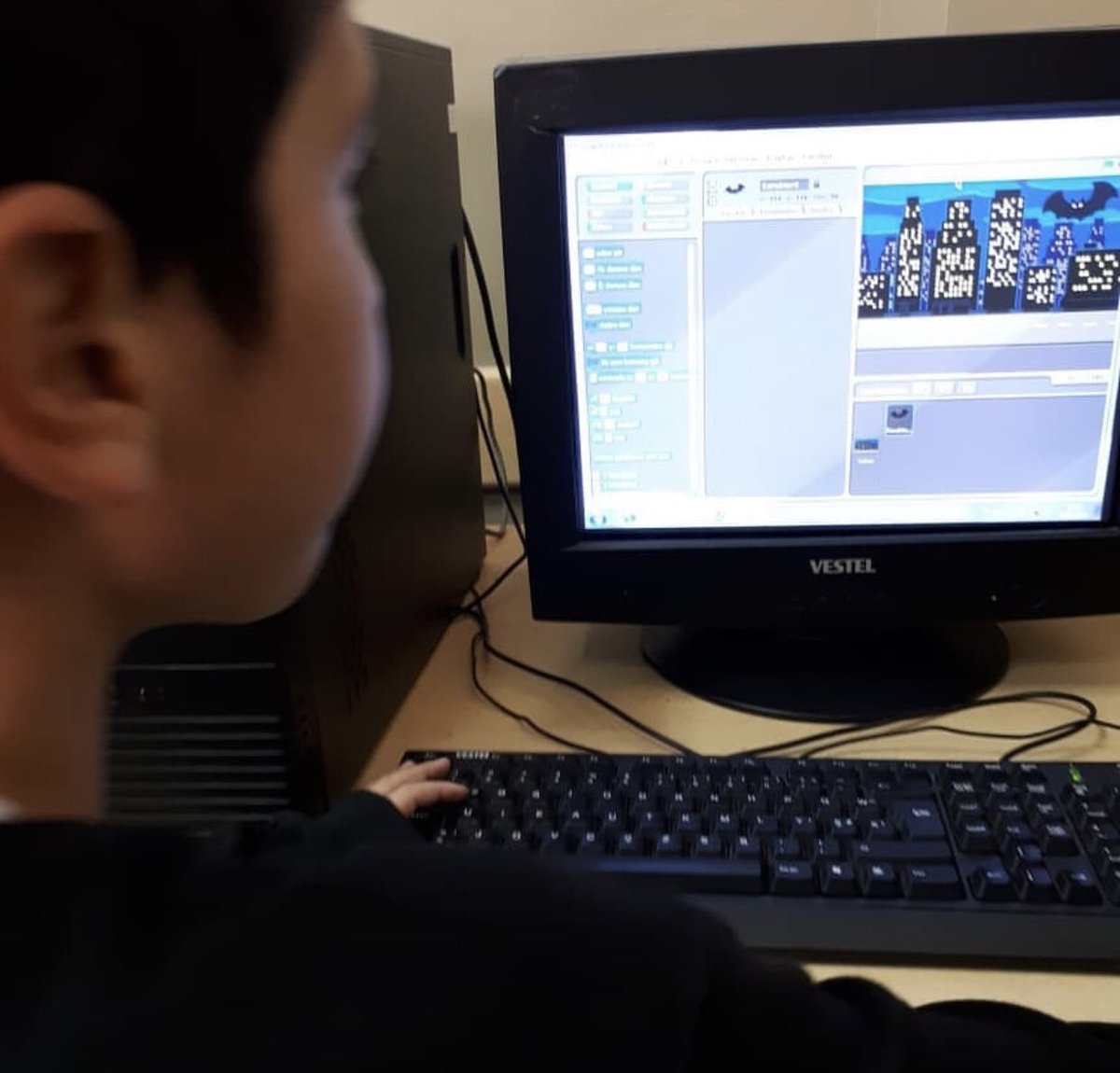 bcekmeceharezmi's tweet image. Akçansa Fatih Sultan Mehmet Ortaokulu’nda Codeweek etkinlikleri kapsamında scratch ile kodluyoruz. @memleventyazici @harezmimodeli @MvkHarezmi #codeweek2018 #codeweekist #CodeweekEU #harezmibuyukcekmece #harezmiegitimmodeli #harezmimodeli