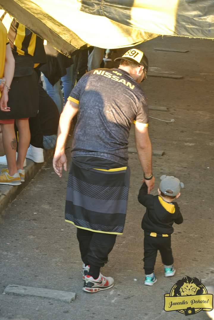 De padre a hijo 

📸 Juveniles Peñarol