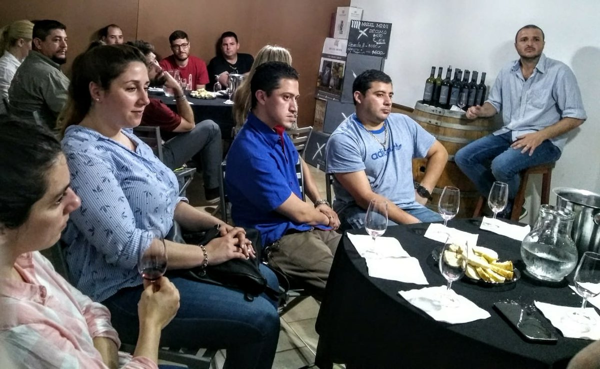 BodegaMinni's tweet photo. Increíble la noche que pasamos en Rosario junto con los chicos de @Qseriasinunvino. Muchas gracias a todos los que vinieron. La pasamos excelente! 🍷👏 https://t.co/j5f7rWifAu