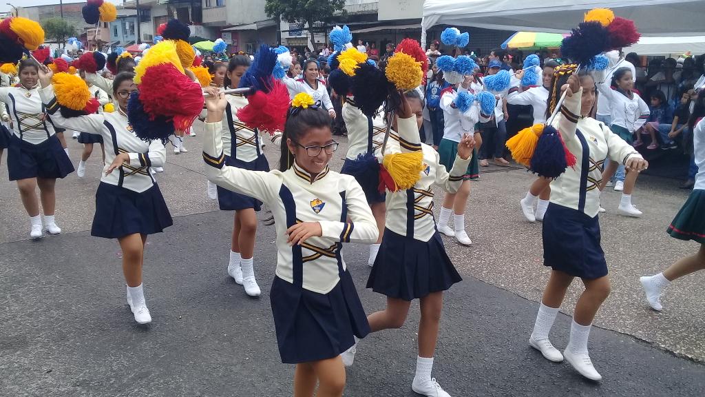 EducacionZ8_Ec's tweet photo. Esta actividad cívica estudiantil se viene realizando hace 4 años con la participación de representaciones estudiantiles en la celebración de fiestas de cantonización, provincialización, fundación e independencia. Fortaleciendo el sentido de la libertad. #PorLaEducaciónEc https://t.co/cenceEGOTo