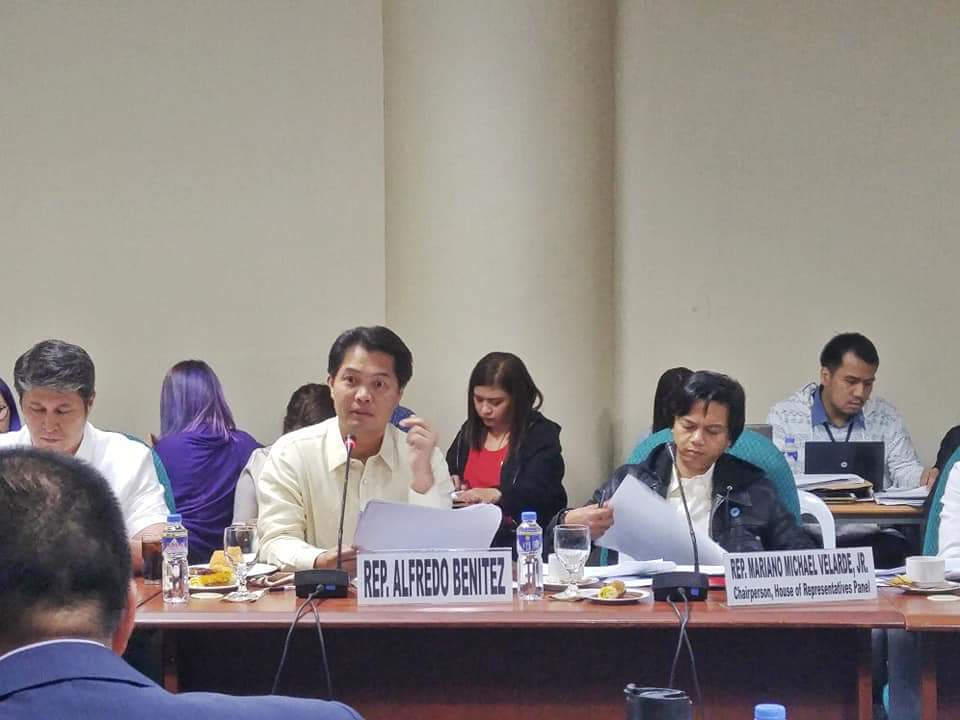 AlbeeBenitezPH's tweet photo. Earlier today: Bicameral Conference discussing the creation of the DEPARTMENT OF HUMAN SETTLEMENTS AND URBAN DEVELOPMENT 

#DHSUD #PhilippineHousing https://t.co/4Xa2gyj40J