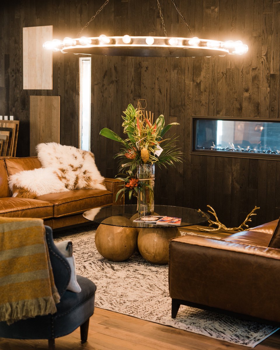 springhausco's tweet photo. Fall vibes in full effect. Stop in to pick up some accessories to warm up your space. Also admiring this gorgeous fixture from Elegant Lighting #Springhaus #EverythingAmazing #SpringhausLighting #FallVibes #NorthernColorado #Timnath #FortCollins #Colorado #InteriorDesign #Design https://t.co/Dq5EewOw5O