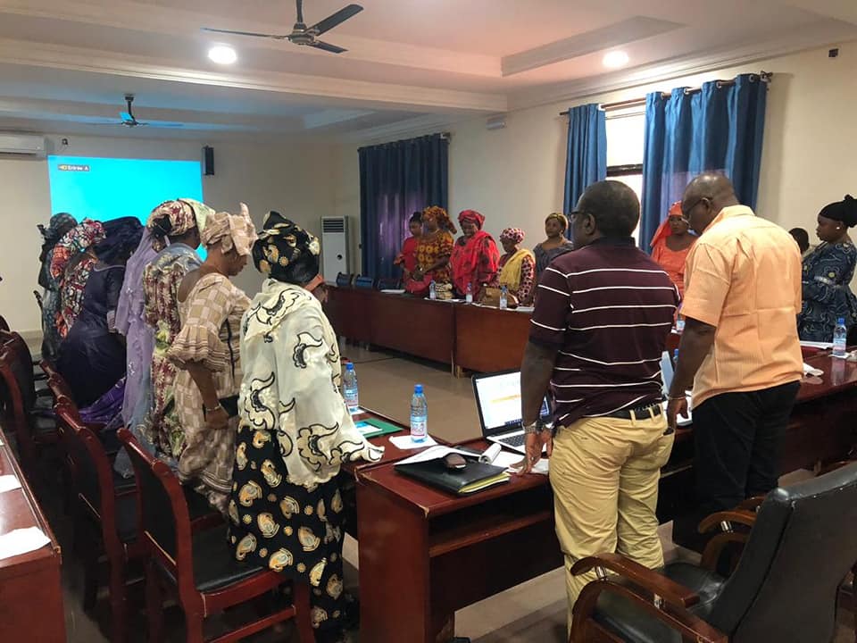 Formation des femmes commerçantes aux règles du commerce transfrontalier et à la lutte contre la corruption au Mali. Mali Justice à travers sa composante 3 renforce les capacités des usagers leurs droits mais aussi à leurs devoirs. #AucunPaiementSansQuittance