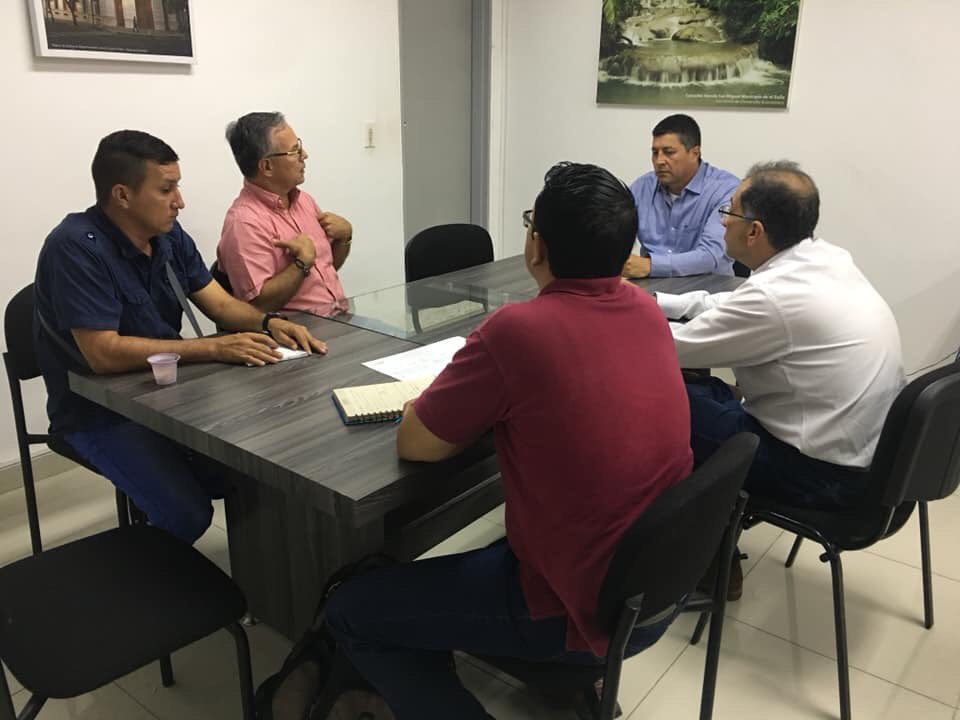 ns_sec's tweet photo. Nos reunimos con los representantes del sector arrocero quienes acudieron a nostros con el fin de solicitar dos cupos en la participación del Consejo Nacional del Arroz, uno para el representante de los molinos y el otro para el representante de los productores. @GoberNorte https://t.co/BpC12VCS8B