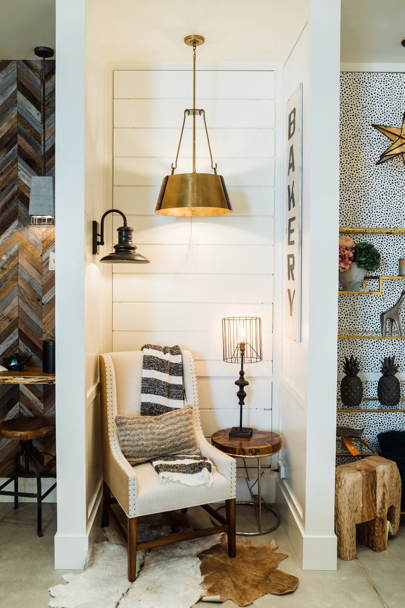 springhausco's tweet photo. Farmhouse vibes. Come by and see us! We are now open on Saturdays 10 AM - 4 PM. #Springhaus #EverythingAmazing #FarmhouseStyle #InteriorDesign #HomeDesign #HomeDecor #Design #Farmhouse #NorthernColorado #Colorado #Timnath #FortCollins #SpringhausLighting #Decor #Lighting #Light https://t.co/3kBtTc4foi
