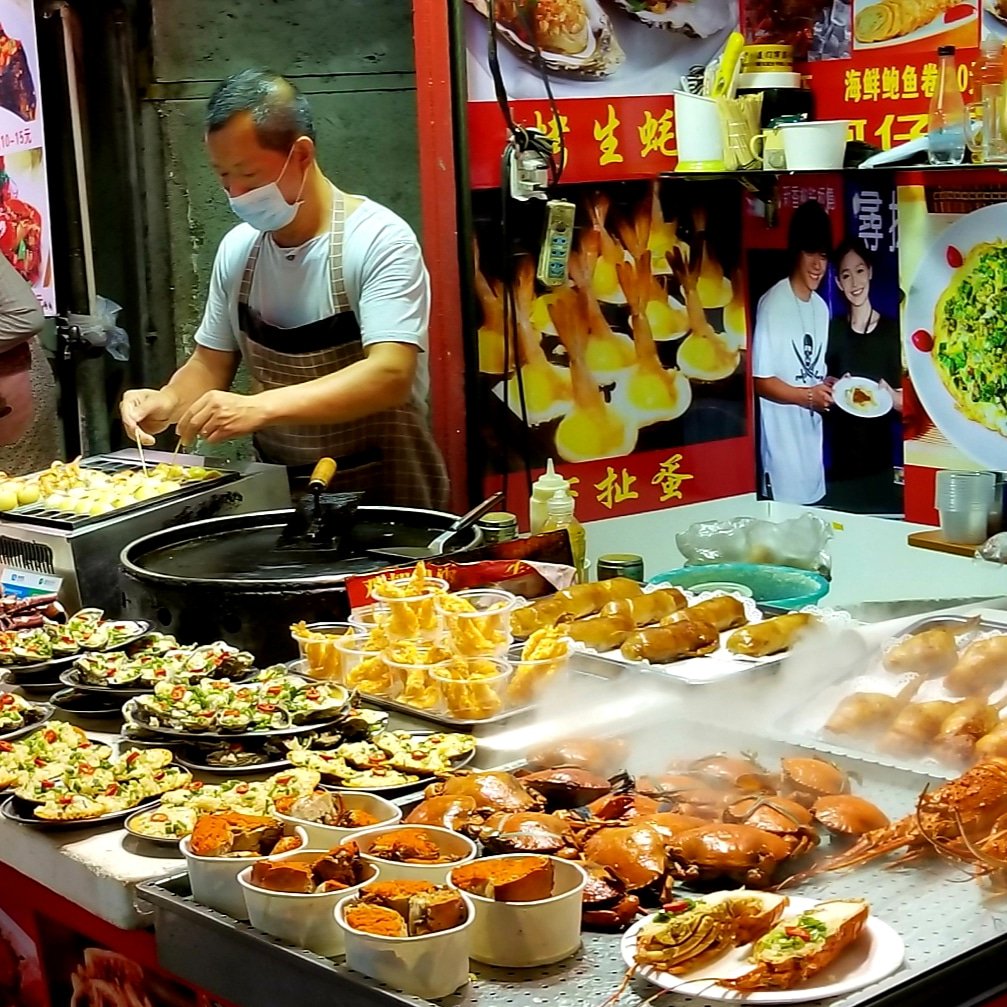 PassageForTwo's tweet photo. Xiร mรฉn China ๐จ๐ณ One of the hundreds of street food vendors offering up tasty delicacies at the Zhongshan Road market. #Xiร mรฉn has been called "China's new capital of cool" by CNN Travel. We agree. #streetfood #foodie #CNN #PassageForTwo #AdventureOfALifetime #myvikingstory https://t.co/lu79vhCCYc