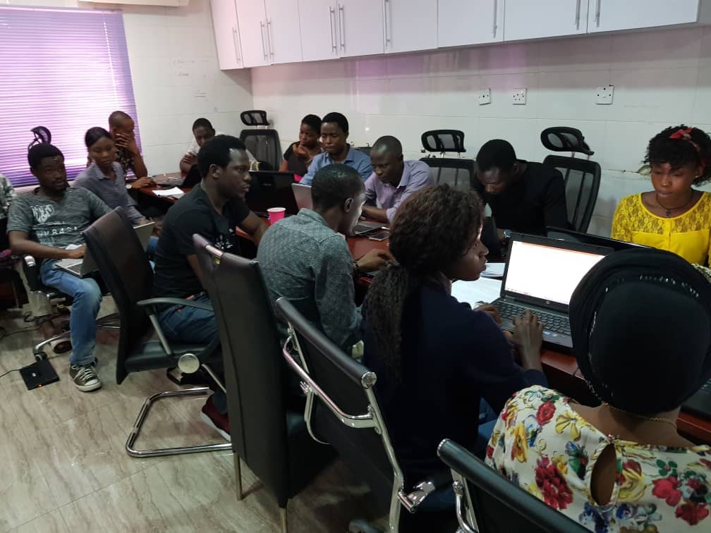 Netowsolutions's tweet photo. #techtuesday Co-Founder Netow Solutions Limited @tobyfagboh in a software training session at Summitech Nigeria..
#softwaretesting
#softwaredeveloper
#SoftwareEngineer
#QA
#Netowsolutions https://t.co/wRpZtozqm1