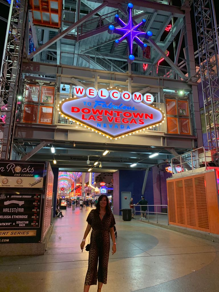 RedRecruitment1's tweet image. #VEGASBABY! Our 'Consultant Of The Year' finally took to the skies having smashed it in 2017! 👊🛫🍾 #Congratulations #YesKatie #Winner #WellDeserved #Recruitmentlife #TeamRed #Vegas #LasVegas #SinCity