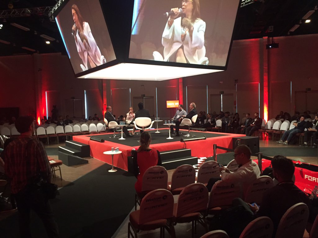 BrawNeto's tweet image. Fechando o fórum! Muito bom! #fcs2018