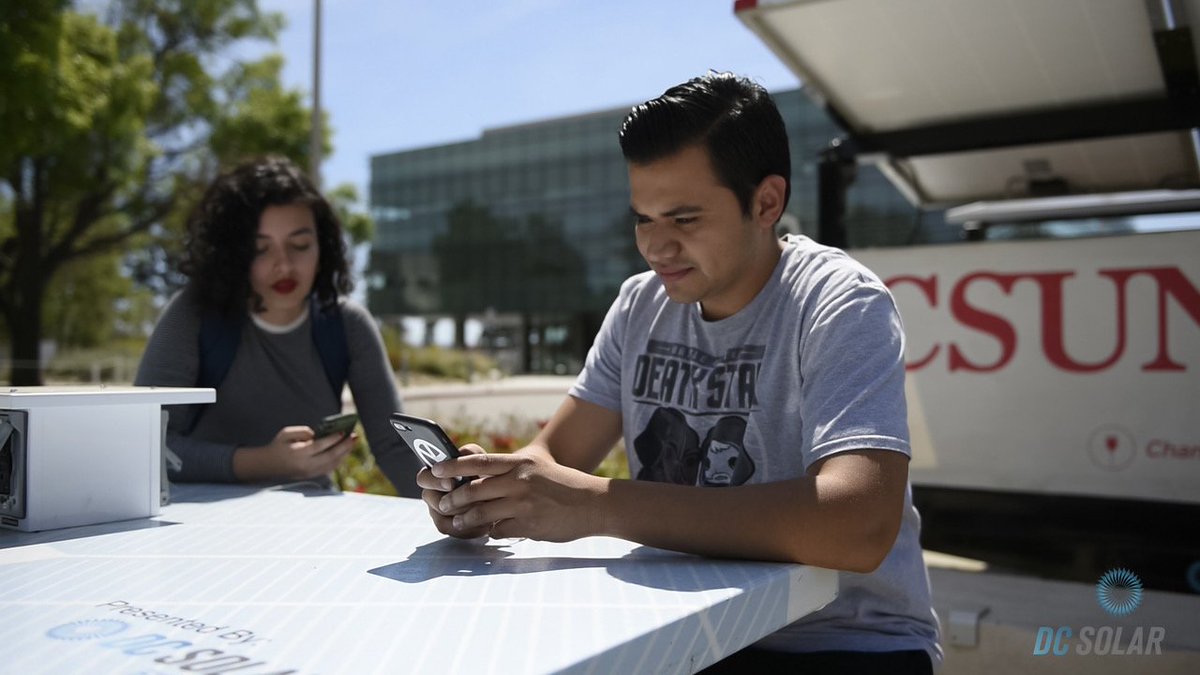 #CSUN students keep it green by charging their phones with mobile #solar. #ThinkMobileSolar #PowerStation <a href="/DCSolar/">DC Solar</a>
