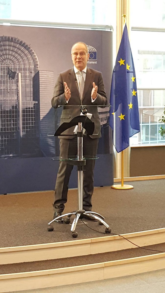 TNavracsics's tweet image. Boosting #digitalskills is about more than jobs. It’s about enabling people to use new technologies confidently &amp;amp; preventing social exclusion. #Libraries can
support this by providing resources, trained staff &amp;amp; linking with local
initiatives #GenerationCode #codeEU #CodeWeek