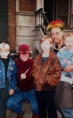 LauraMacDB's tweet image. I love this behind the scenes picture with @HamillHimself @JohnWesleyShipp @GriffinHamill @chelseahamill and @NathanHamill It's so cool to see them all together! They are a beautiful family with a #RainbowHairedDad and a super cool uncle 😄❤️⚡️ #TheFlash90