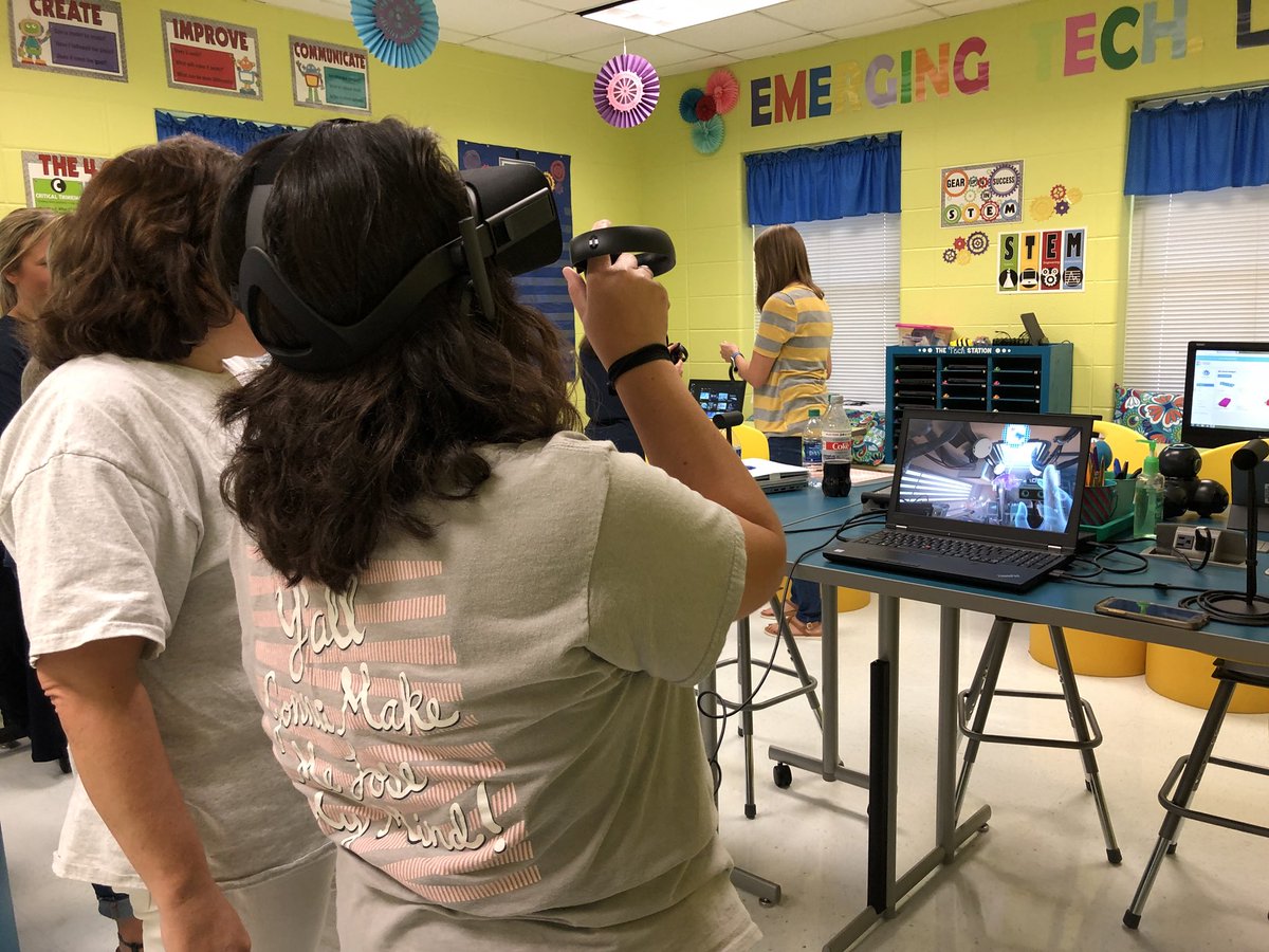 amandau27's tweet photo. @MaryBAustin teachers exploring the emerging tech experiences available to our students to supplement #PBL. #VR #AR #coding #thinkdesigncreate https://t.co/q8FmsjULI6