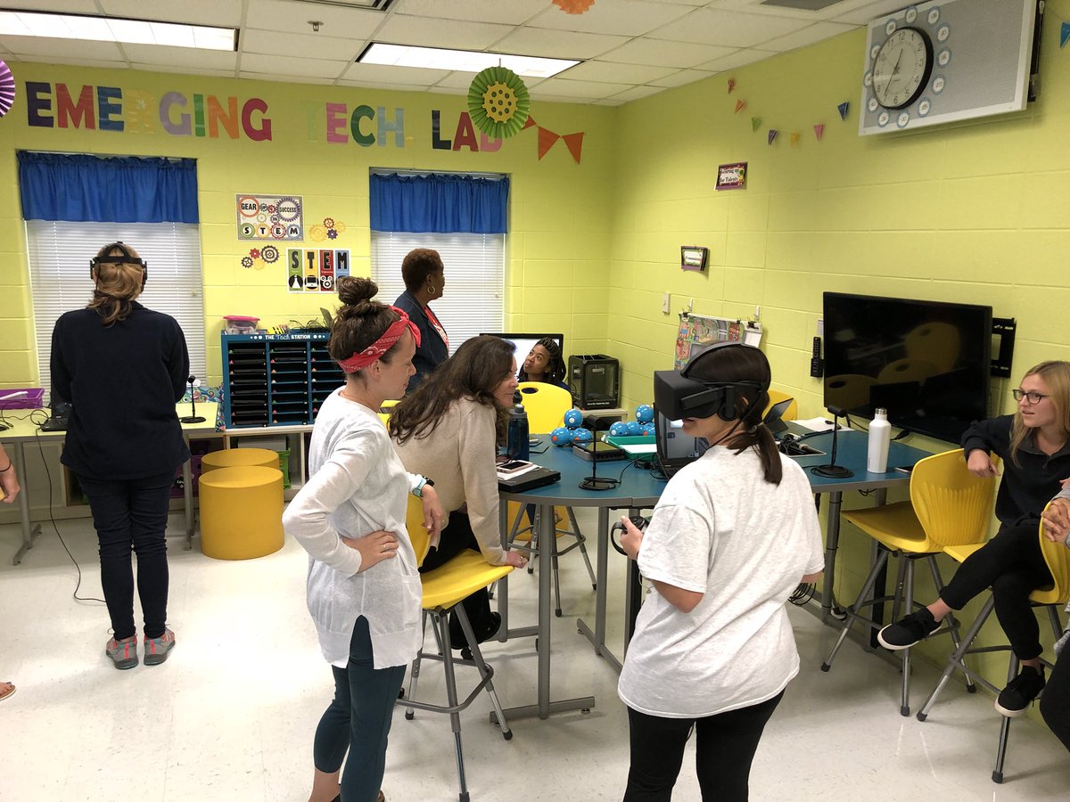 amandau27's tweet photo. @MaryBAustin teachers exploring the emerging tech experiences available to our students to supplement #PBL. #VR #AR #coding #thinkdesigncreate https://t.co/q8FmsjULI6