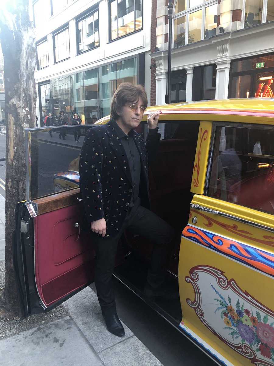 psychedelicRR's tweet photo. In London ready to go! https://t.co/4duaxZb98p