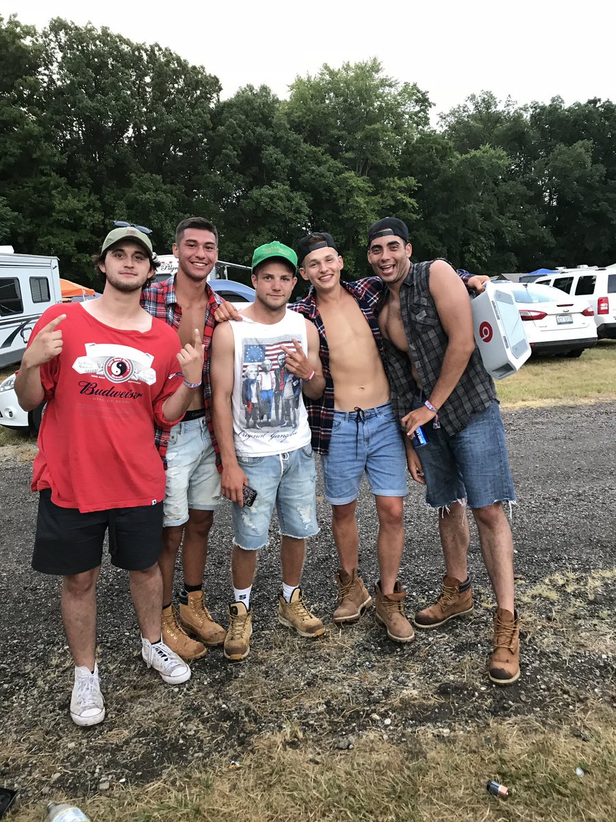 Kevin_Schultz13's tweet photo. Happy 21st brother @tonynavarro417  blacking out this weekend 🍻 https://t.co/kFvkT4NRJs