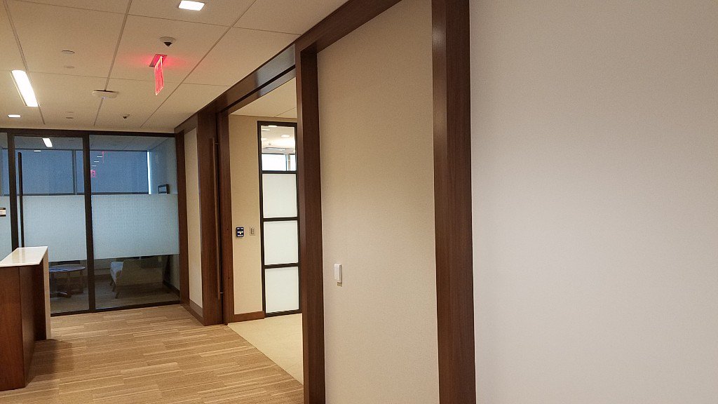 cavityslidersus's tweet photo. Large bi-parting automatic doors close off the CEO’s office in a Horizon Blue Cross Blue Shield insurance building in New Jersey. Each door weighs approximately 400lb and opens and shuts daily with the assistance of Cavity Sliders automatic systems @turner_talk https://t.co/vjElCZxUJJ