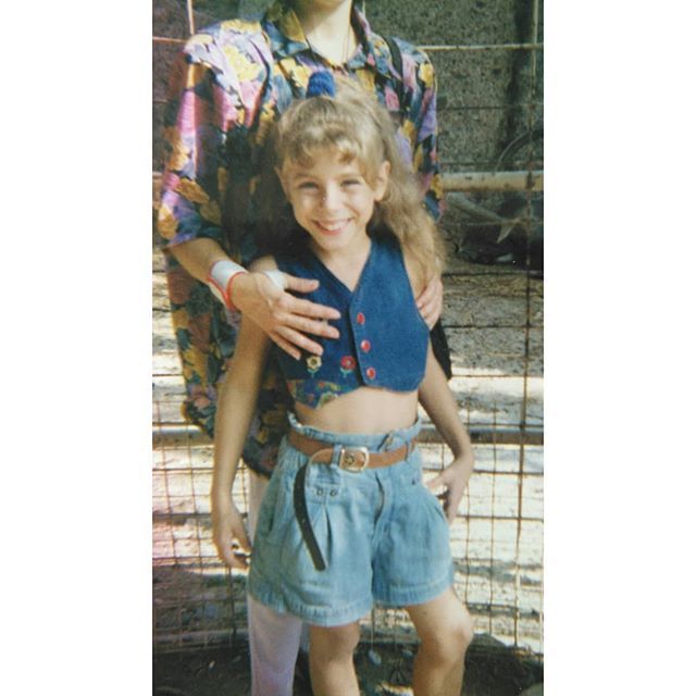 Cuando era pequeñaja y me decían ''Uy!! Que cara de Pillina tiene esta niña... Que ojos de Traviesa...'' ...😳 Yo no entendía porqué... ''Cosas de mayores'' pensaba... Ahora viendo las fotos comprendo... 😈 y... algo de eso hay... Hoy algunes amigues d… ift.tt/2OLQH8m