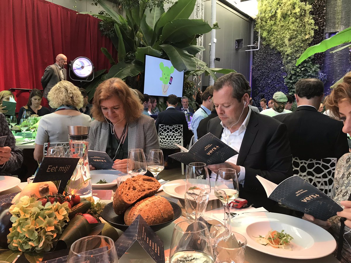 mauricewubben's tweet photo. Bij het #versplus personalized diner; beginnen met een soep; voor mij met gemiddeld eiwitten; is goed voor mij, zo wijst mijn #DNA uit. #meerpersonalizedkanetennietzijn https://t.co/8VBBFXcdoD