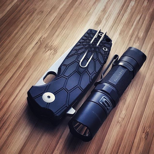 mifoto_se's tweet photo. I'm bored. 😒 — #edc #edcgear #everydaycarry #edcig #edcdump #edcshowcase #echodeltacharlienetwork #pocketdump #knife #knifenut #knivesofinstagram #knifestagram #knivesdaily #edclight #Fenix #FenixLD12 #FoxKnives #FoxCutlery #FoxCore #JesperVoxnaes #V… https://t.co/DHwIWmp7Bw https://t.co/j5wxgSNqiI