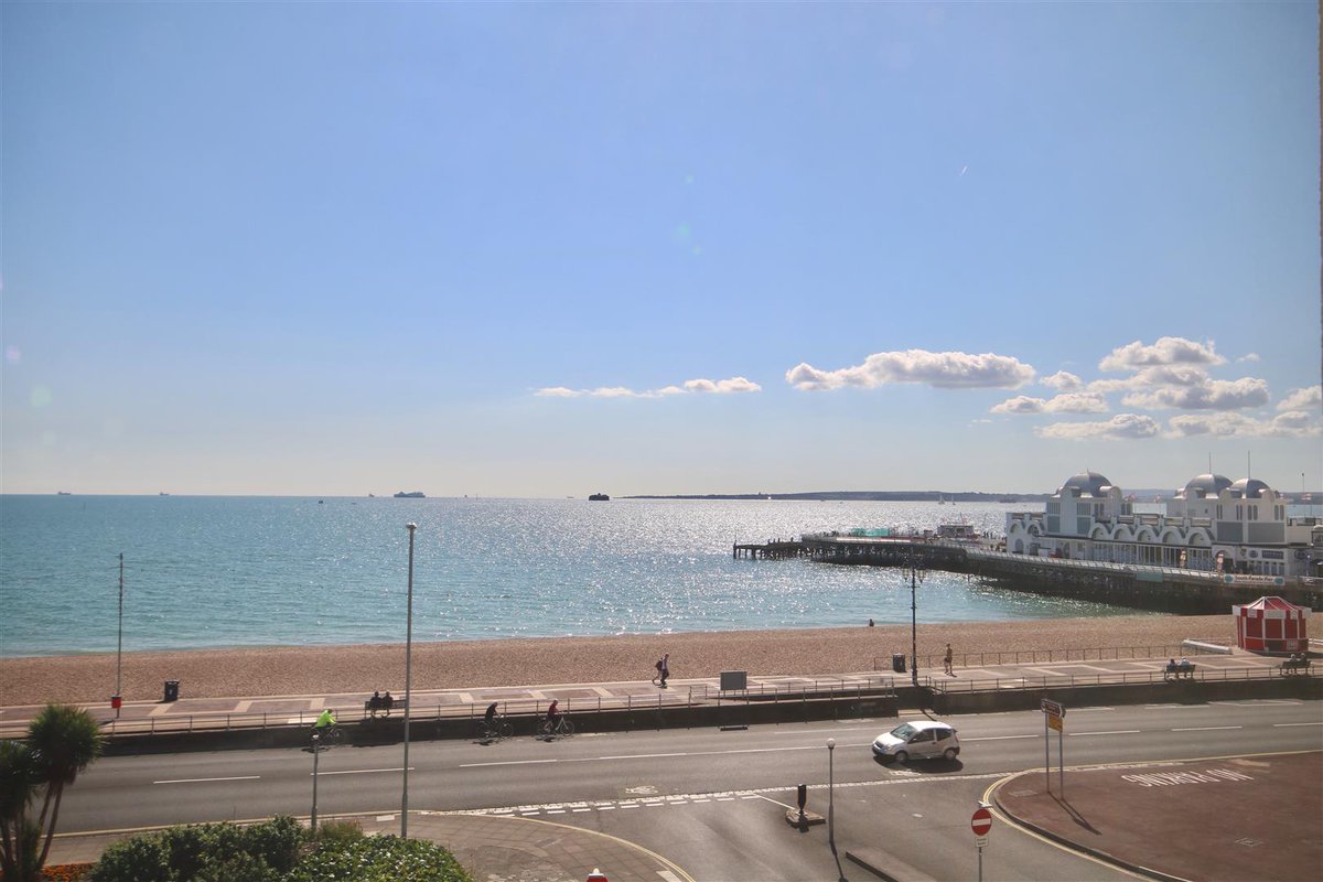 Our friends and market sponsors, <a href="/BernardsEA/">BernardsEstateAgents</a> have this amazing flat to let in a perfect seaside location! bernardsestates.co.uk/property-detai…